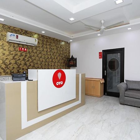 Oyo 12673 The Diplomat Inn 德里 外观 照片